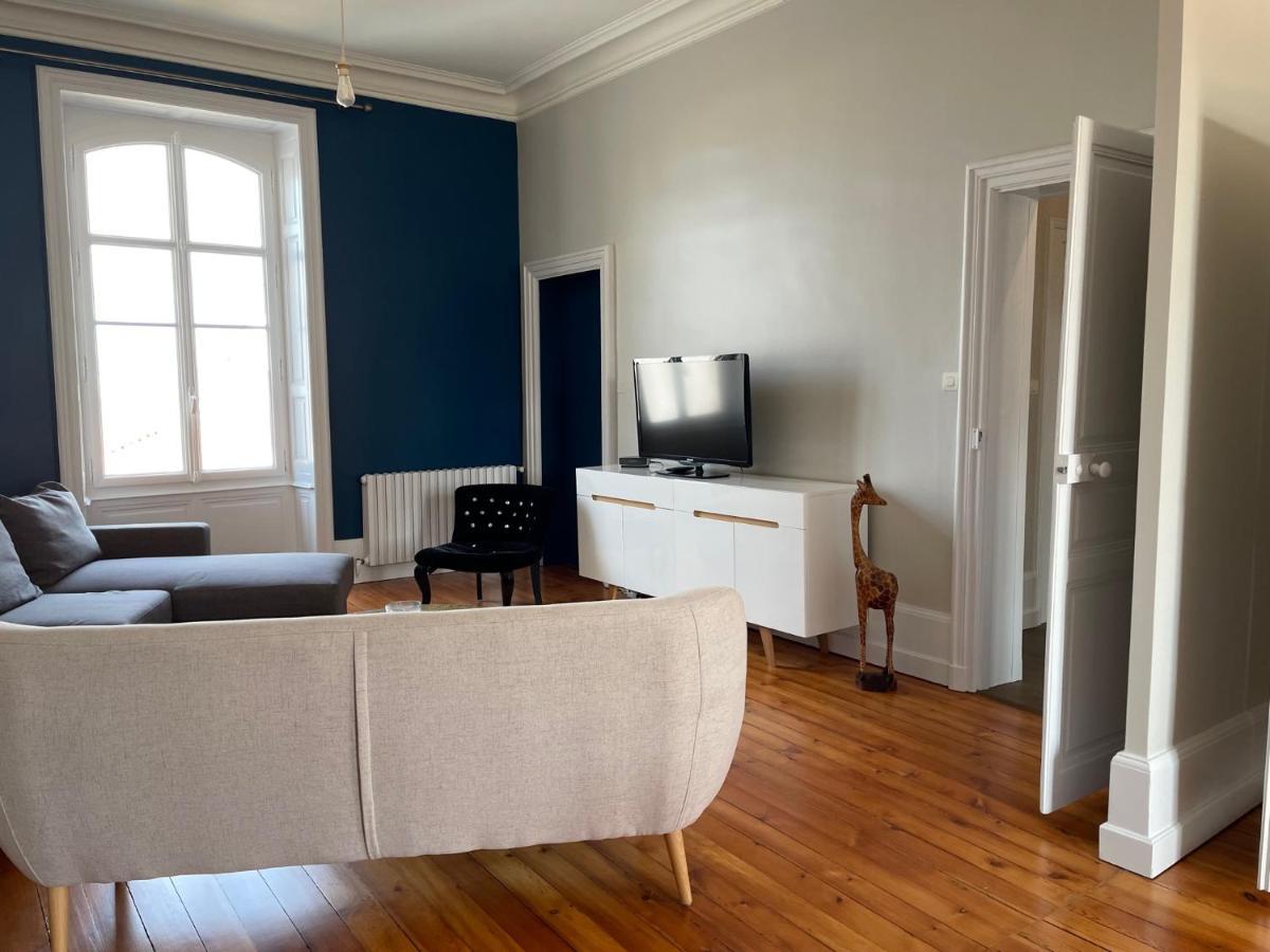 appartement entièrement rénové de 100 M2 à 2 pas de la plage Les Sables-dʼOlonne Exterior foto